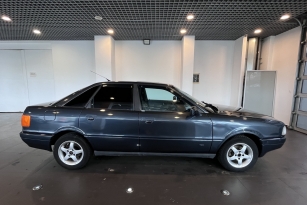 AUDI 80