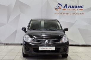 NISSAN TIIDA