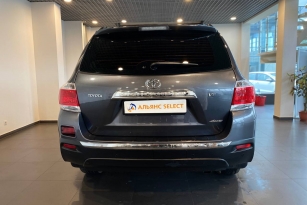 TOYOTA HIGHLANDER