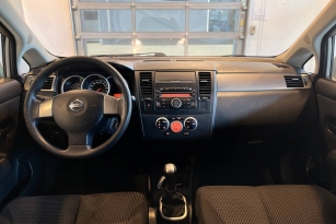 NISSAN TIIDA