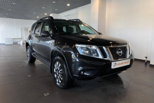 NISSAN TERRANO