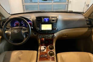TOYOTA HIGHLANDER