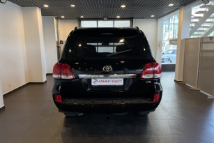 TOYOTA LAND CRUSER