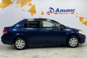 NISSAN TIIDA