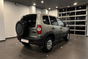 CHEVROLET NIVA