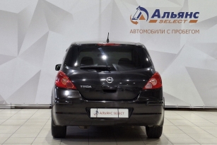 NISSAN TIIDA