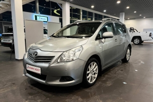 TOYOTA VERSO