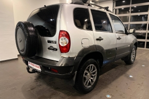CHEVROLET NIVA