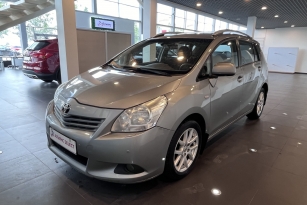 TOYOTA VERSO