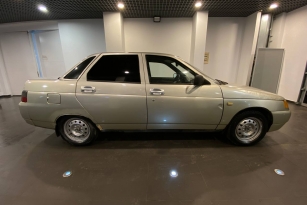 LADA 2110