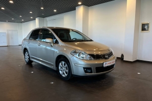 NISSAN TIIDA