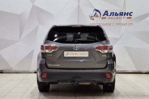 TOYOTA HIGHLANDER