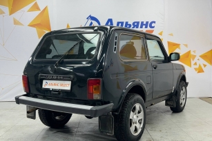 LADA 2121