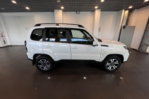 LADA NIVA TRAVEL