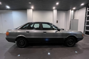 AUDI 80