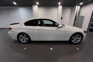 BMW 325 I A
