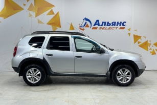 RENAULT DUSTER