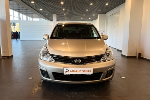 NISSAN TIIDA