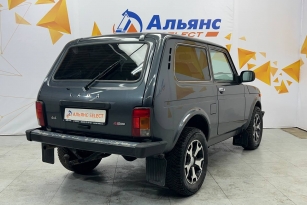 LADA 2121