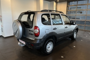 CHEVROLET NIVA