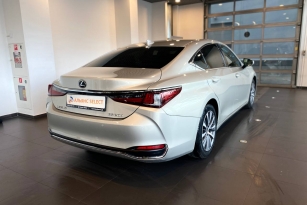 LEXUS ES 200