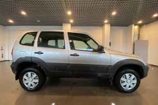 CHEVROLET NIVA