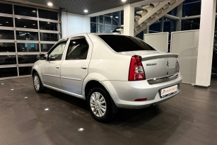 RENAULT LOGAN