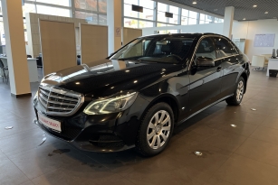 MERCEDES-BENZ E200