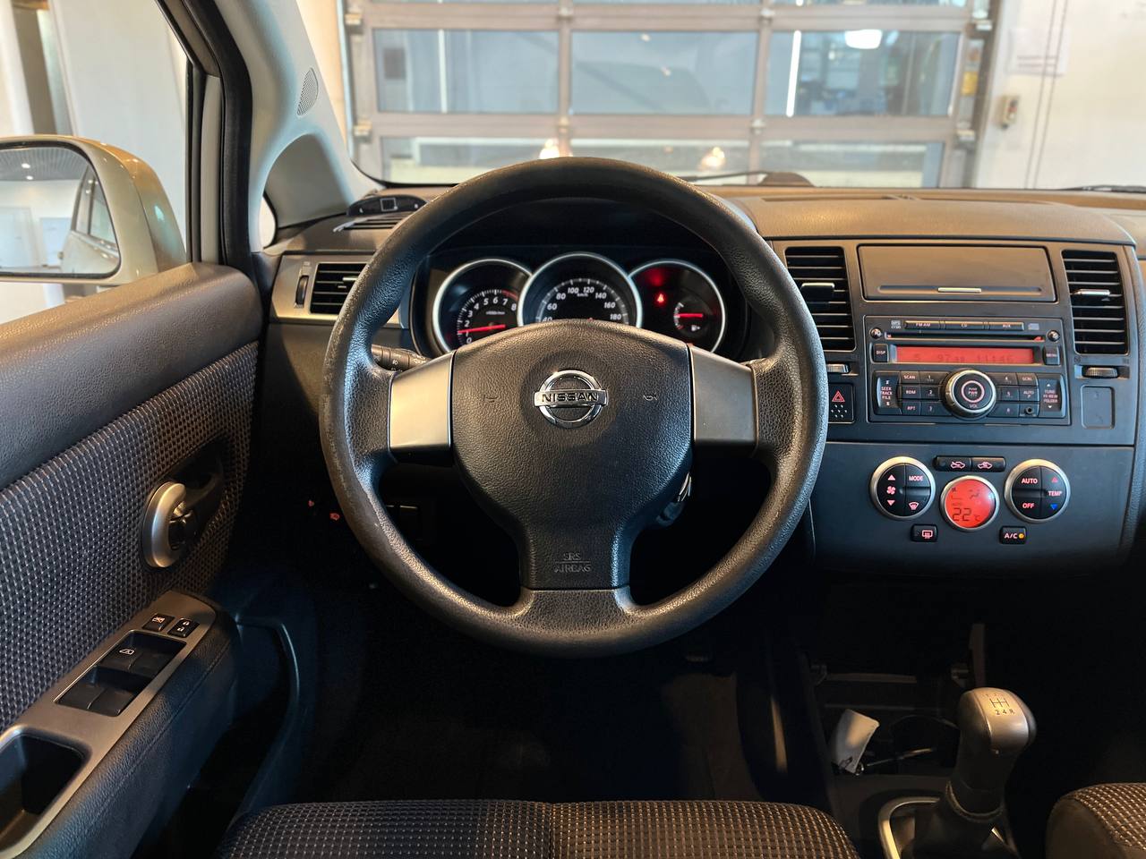 NISSAN TIIDA