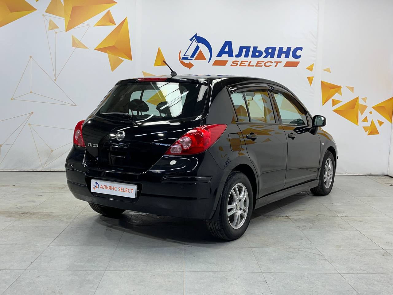 NISSAN TIIDA