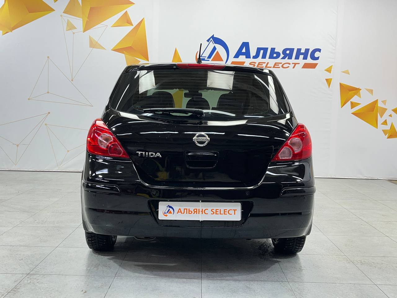 NISSAN TIIDA