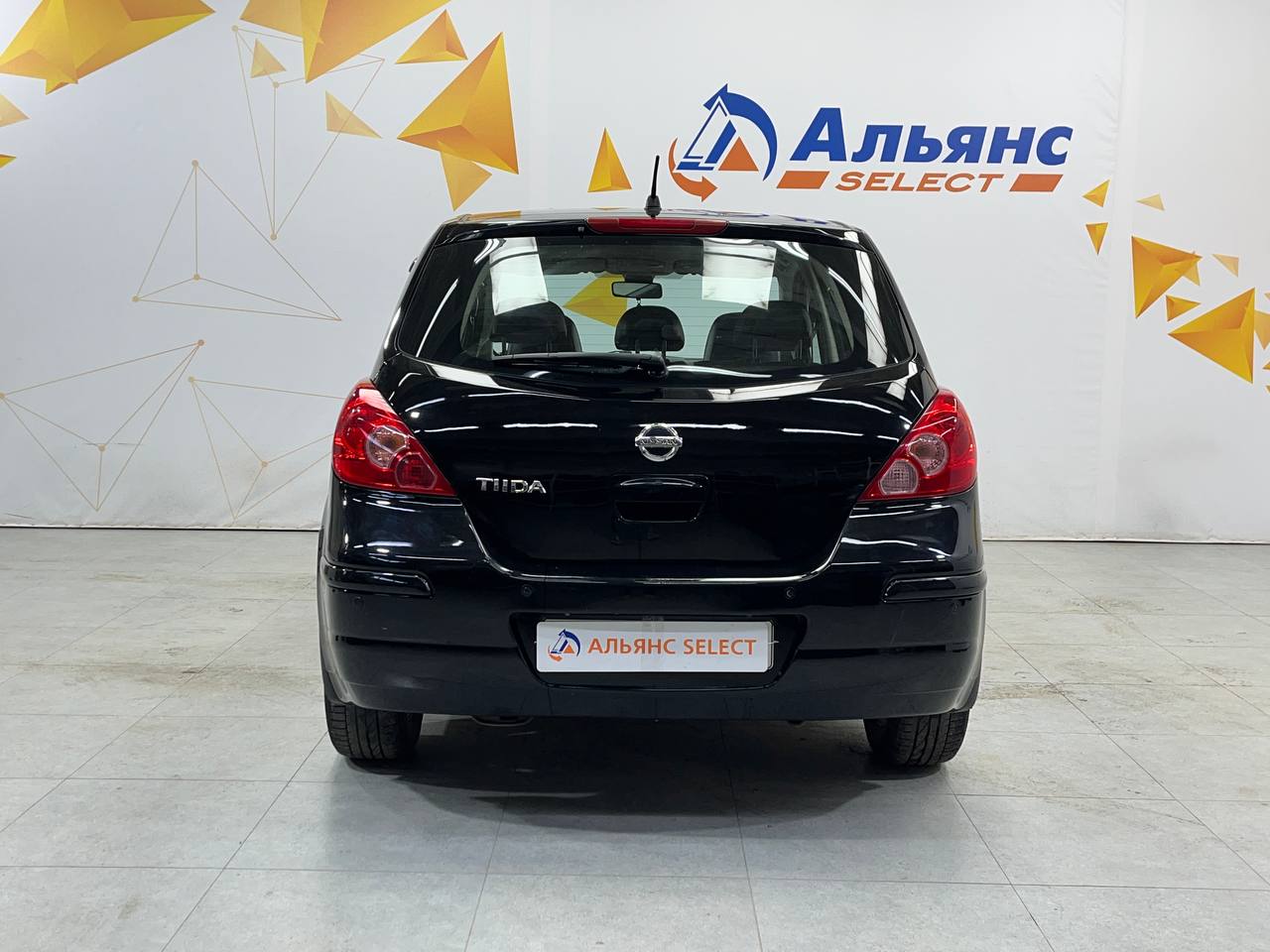 NISSAN TIIDA