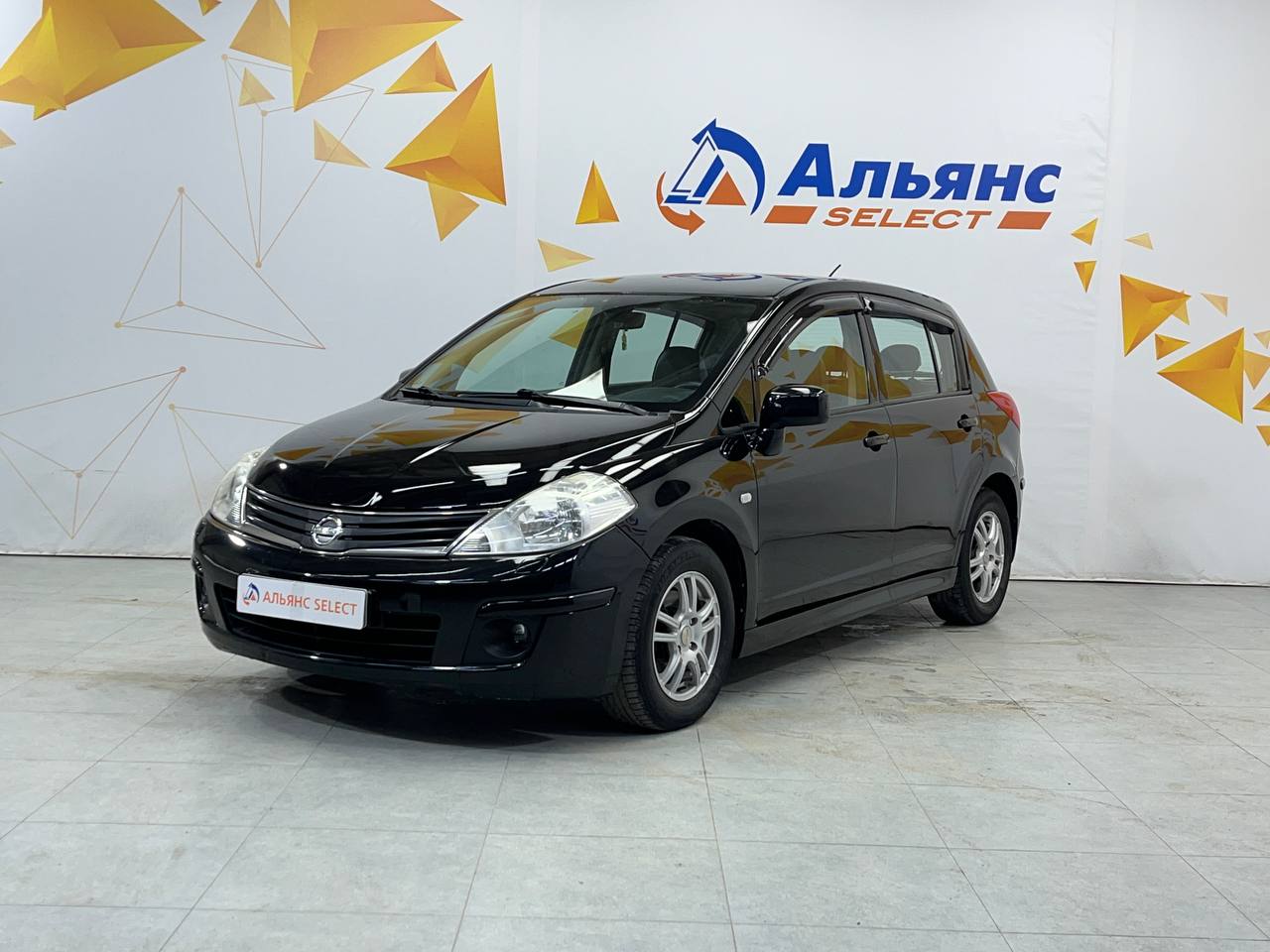 NISSAN TIIDA