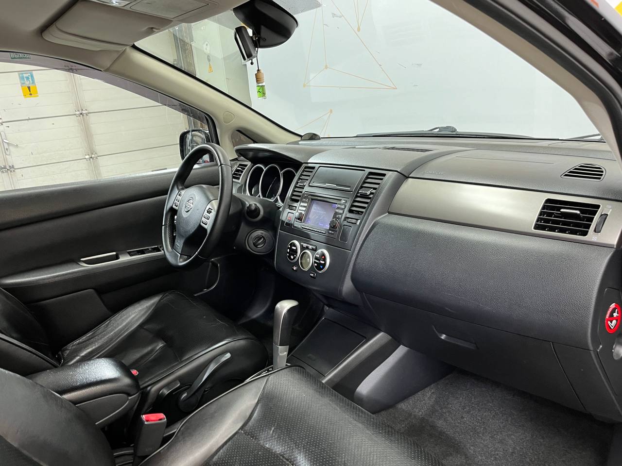 NISSAN TIIDA