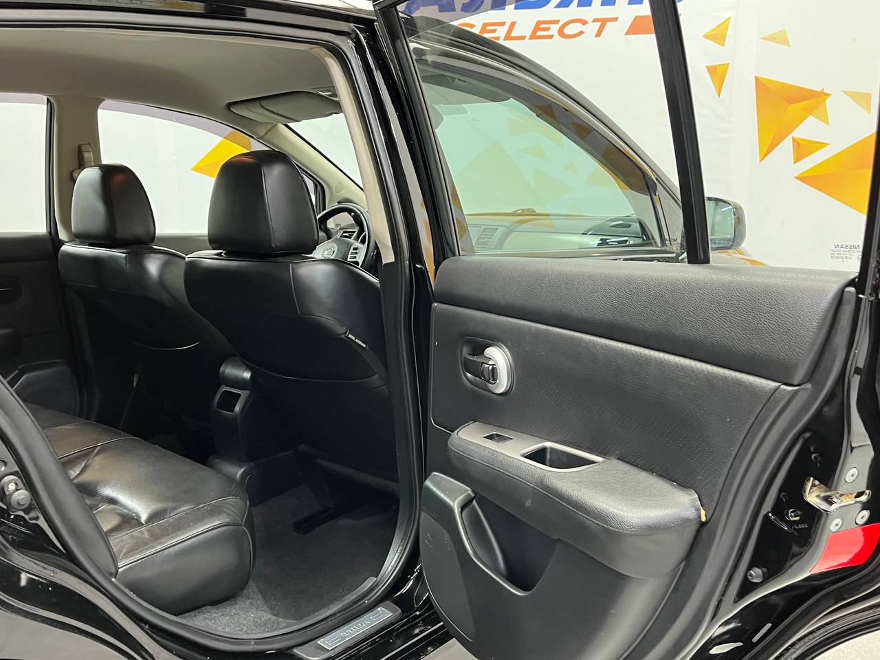 NISSAN TIIDA