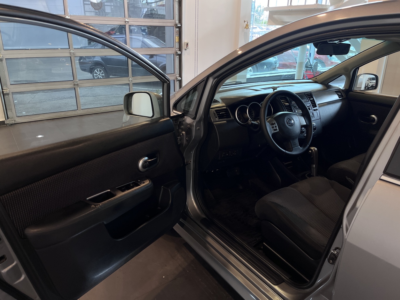 NISSAN TIIDA