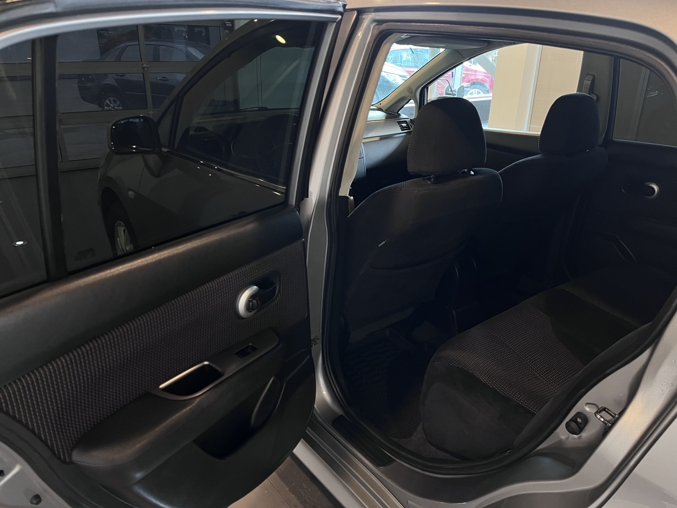NISSAN TIIDA