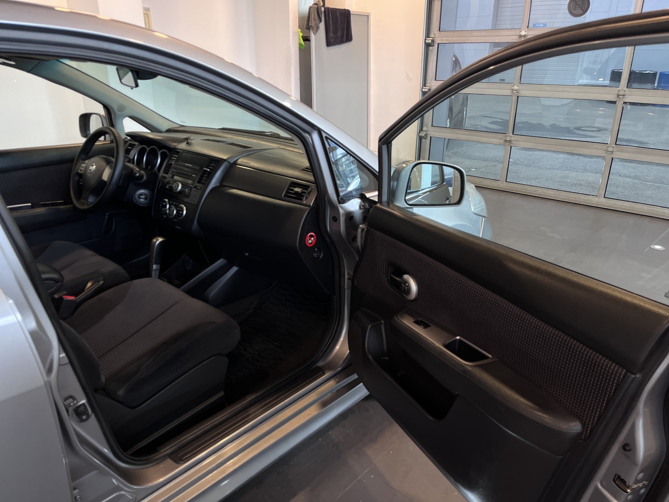 NISSAN TIIDA