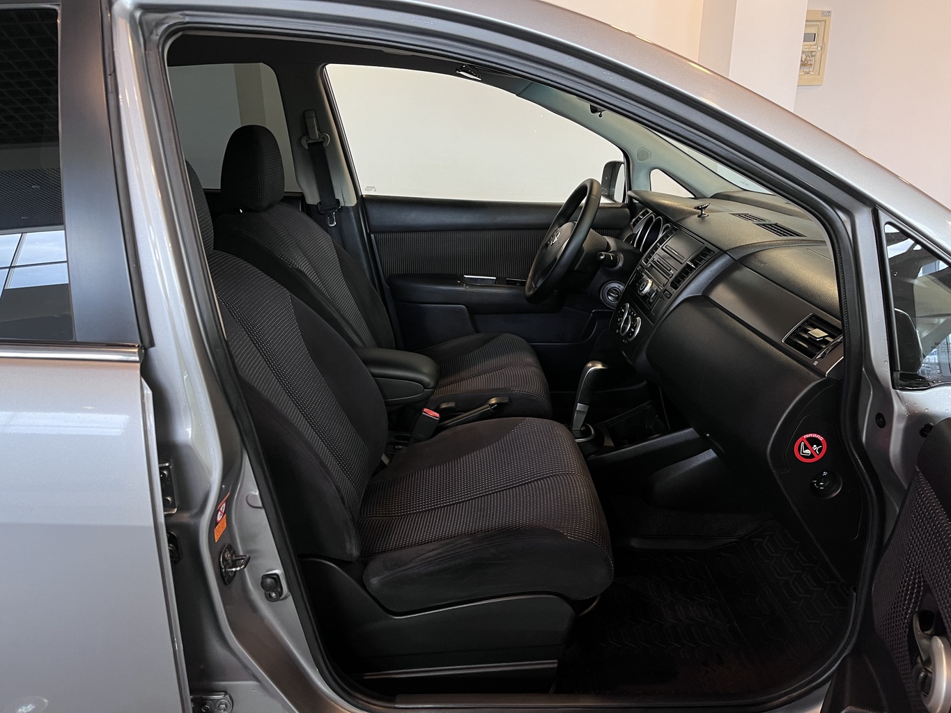NISSAN TIIDA