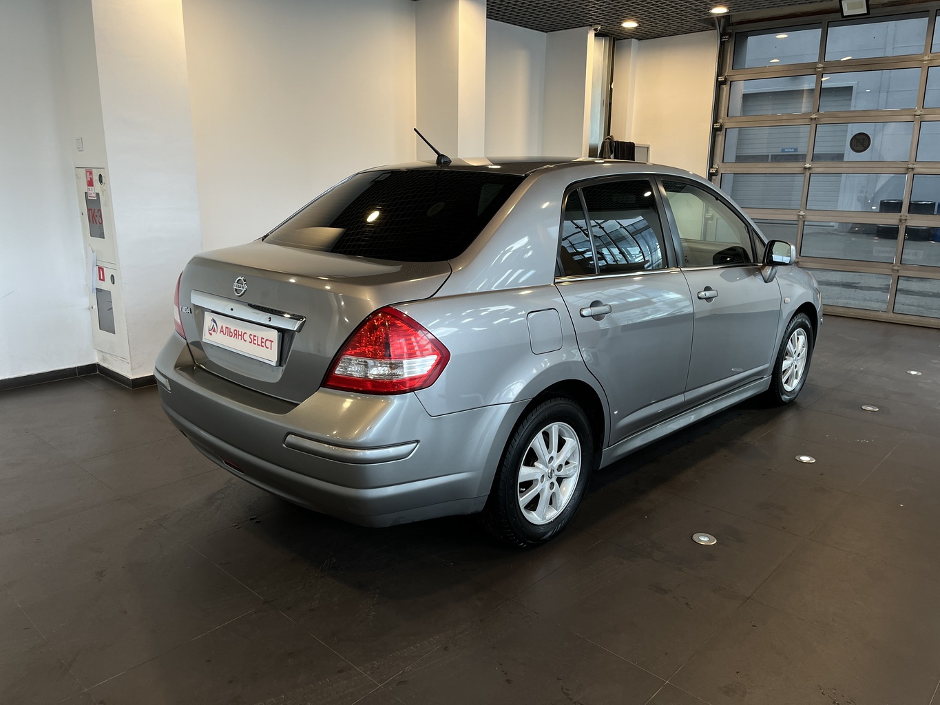 NISSAN TIIDA