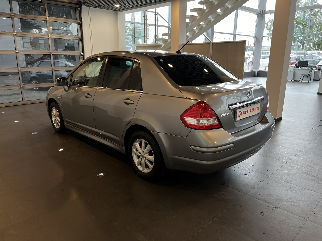NISSAN TIIDA