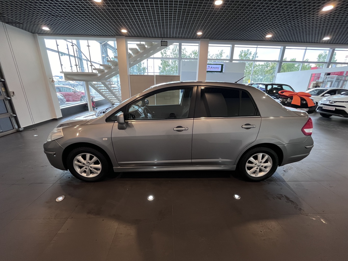 NISSAN TIIDA