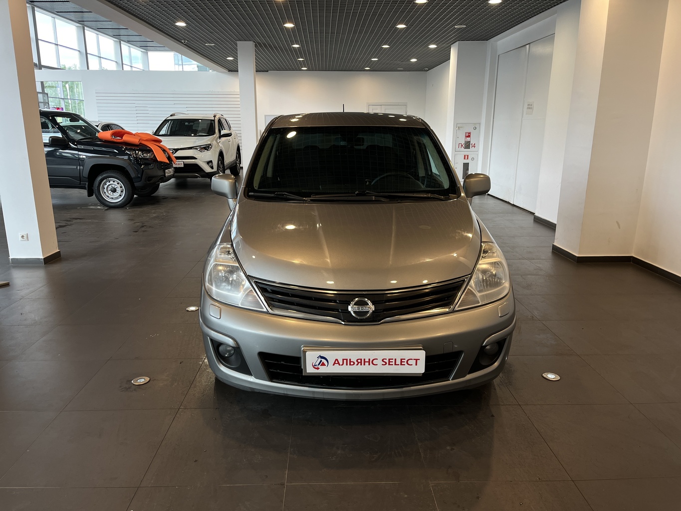 NISSAN TIIDA