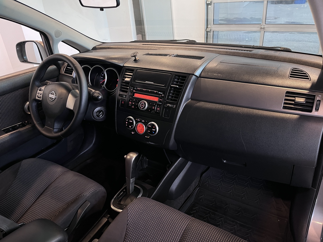 NISSAN TIIDA