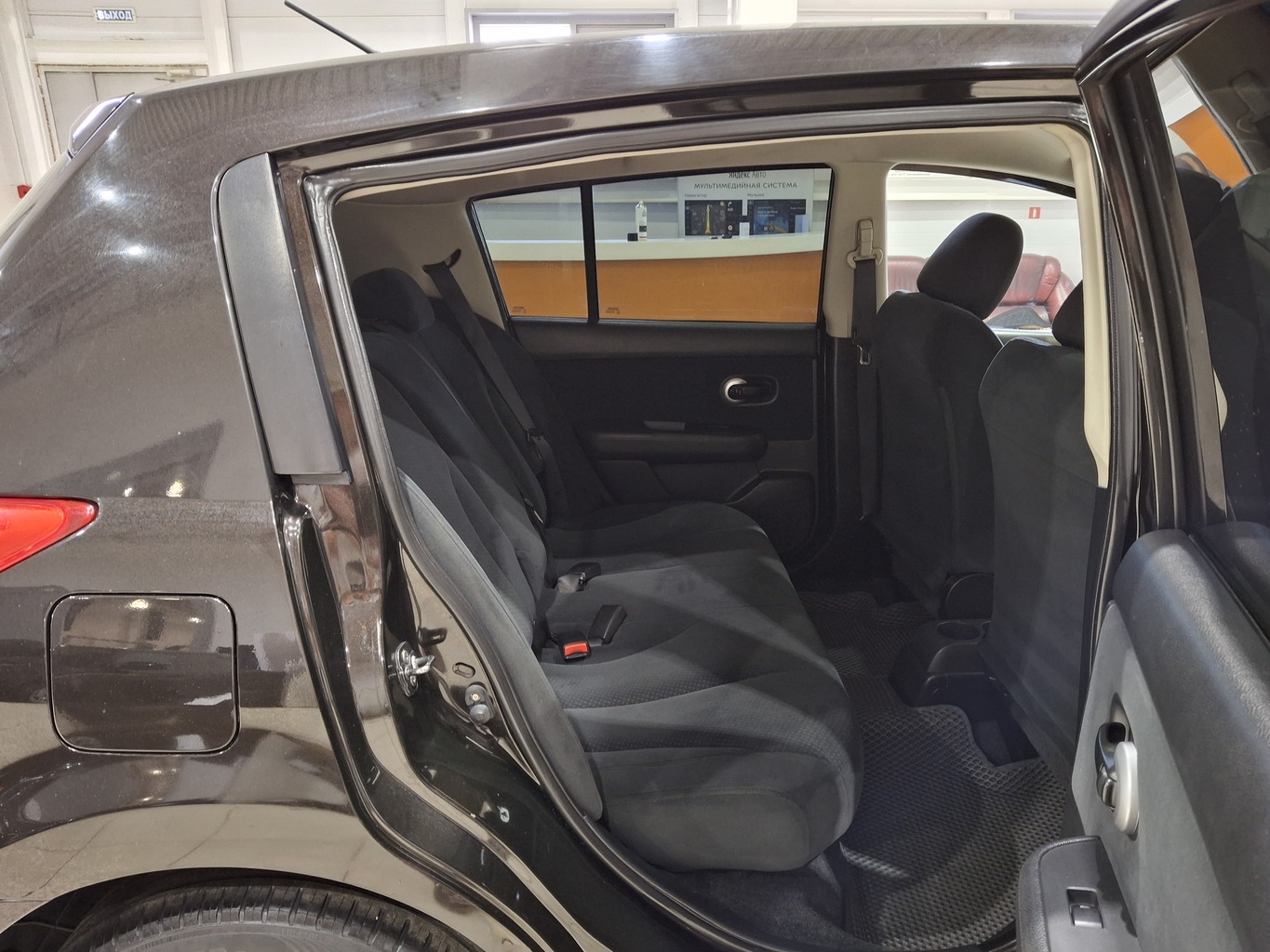 NISSAN TIIDA