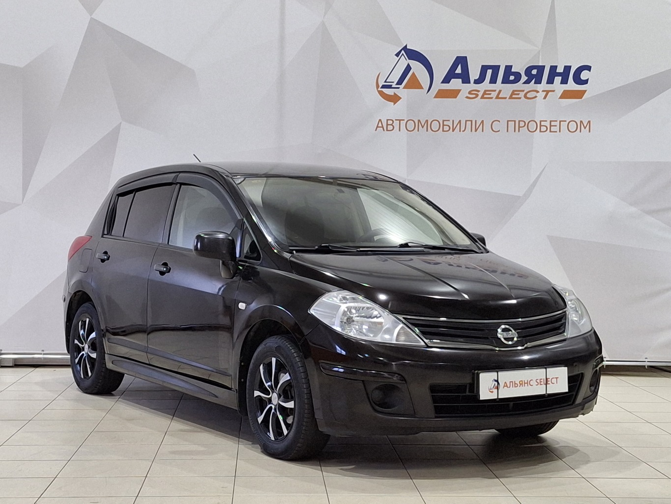 NISSAN TIIDA