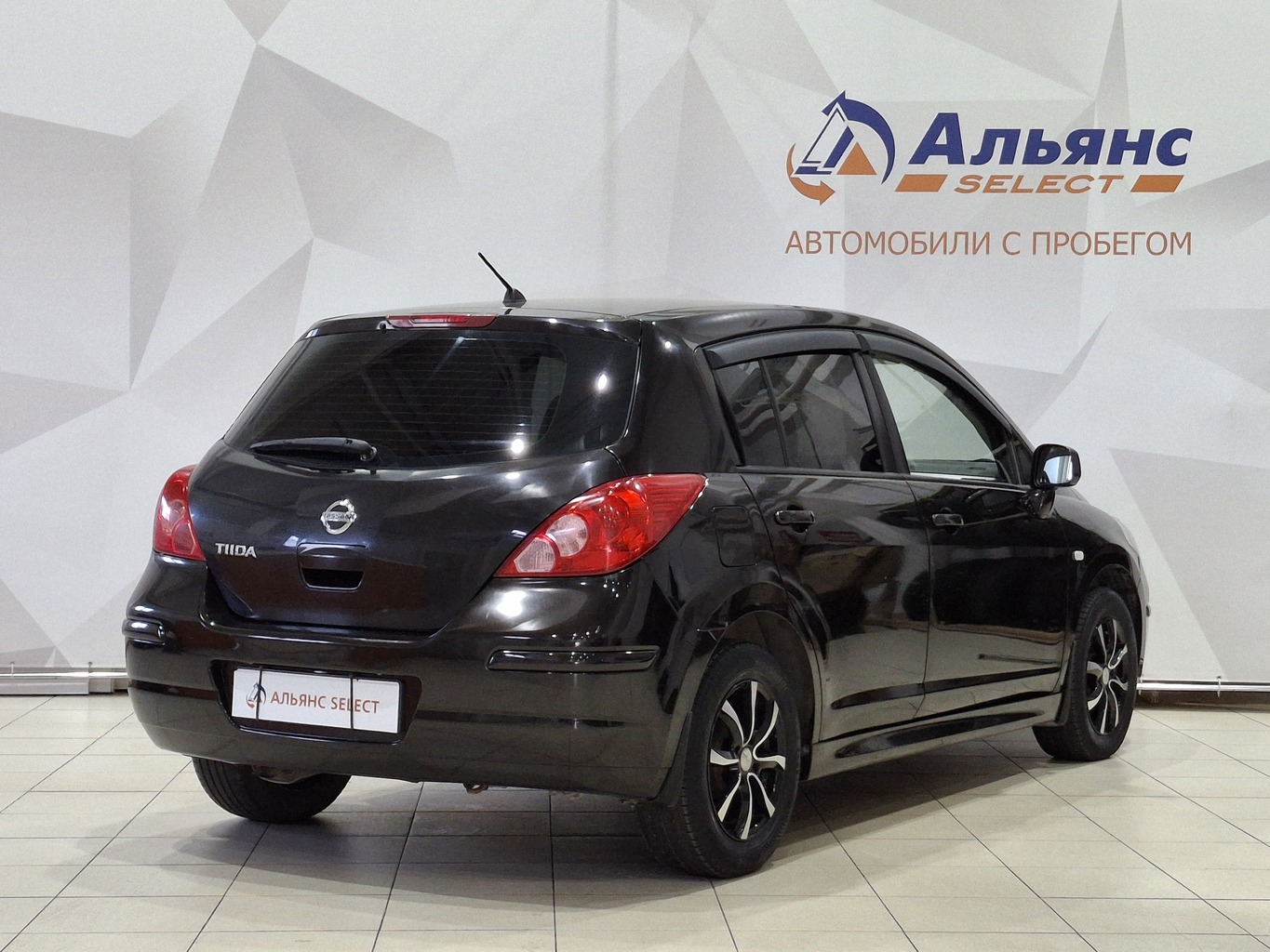 NISSAN TIIDA