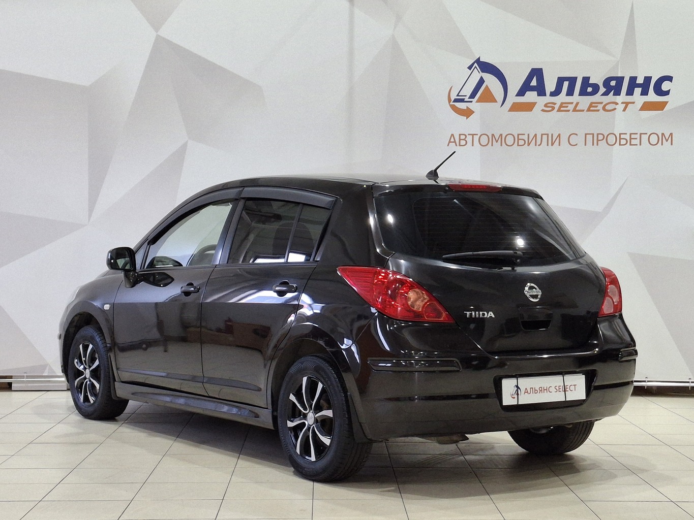 NISSAN TIIDA