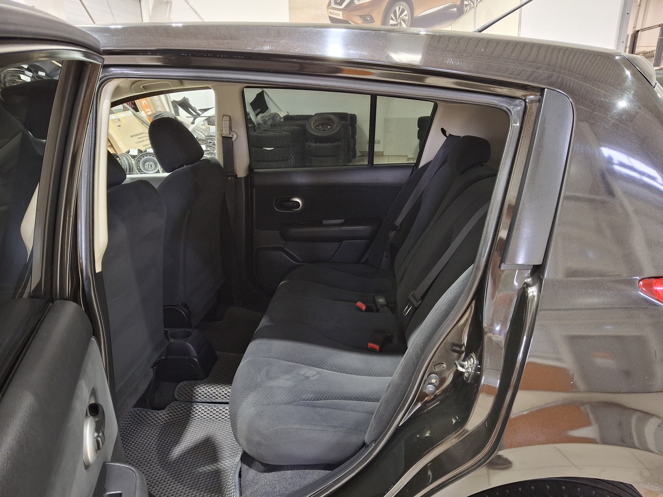 NISSAN TIIDA