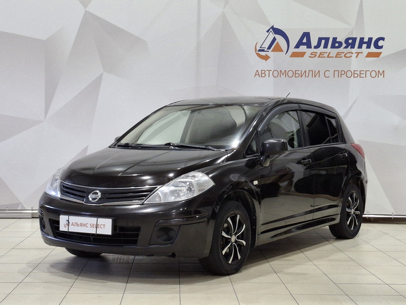 NISSAN TIIDA